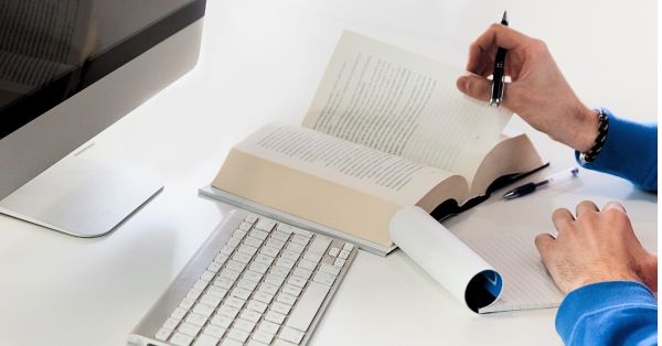 Polyglot, szakfordító, fordítás