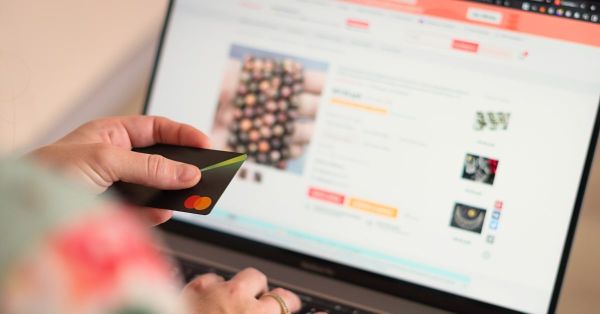 Bankkártya, vásárlás, fordítás, webshop